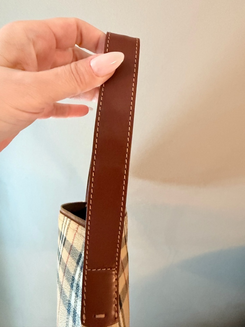 Burberry Haymarket Check Pochette shoulder bag. - Picture 6 of 9